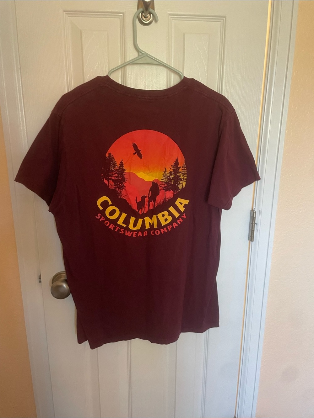 Columbia Men's Large Maroon Graphic Short Sleeve Tee